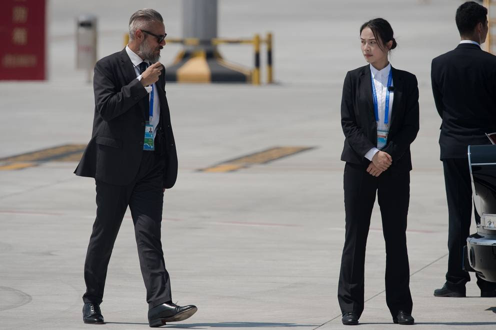 body: 34+ Body Guard Female Bodyguard Outfit Pics