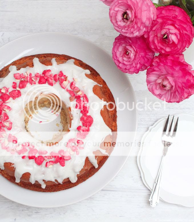 Lemon Poppy Seed Cake // Whatinaloves.com Mohnkuchen, Gugelhupf, Ranunkeln, Kuchenliebe