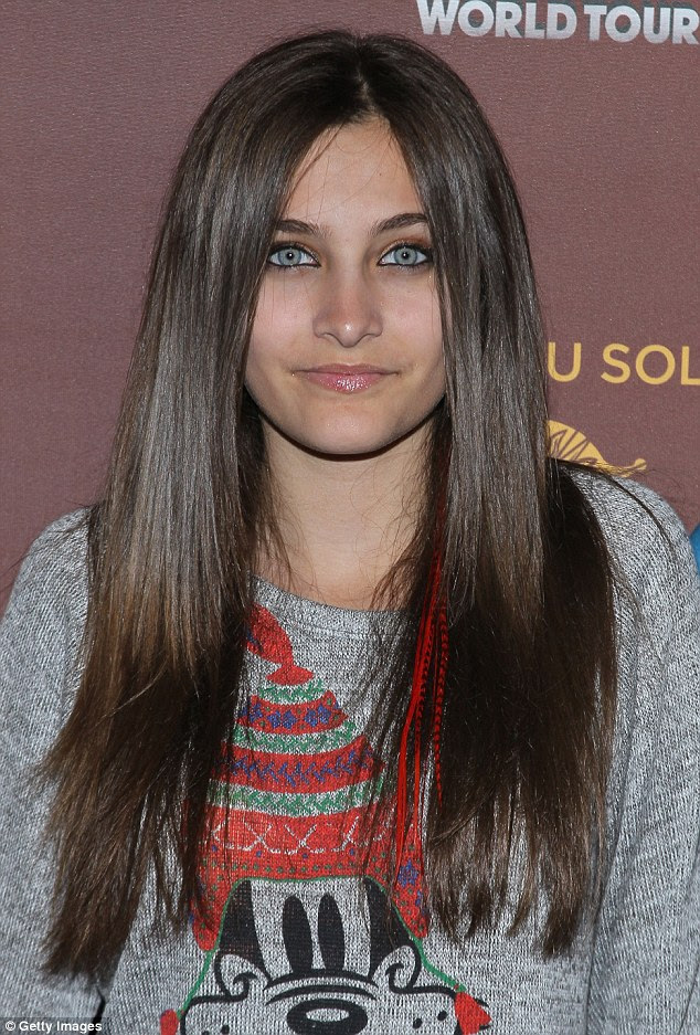 Estrela de cinema em fazer: Paris Jackson parecia radiante como ela assistiu O Immortal World Tour - Cirque Du Soleil é um tributo aclamado pela crítica a seu pai Michael
