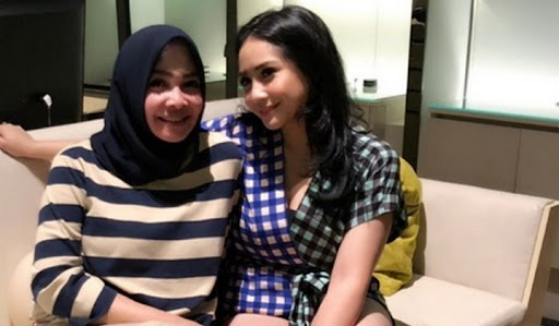 Hasil gambar untuk Istrimu Lebih Mementingkan Orangtuanya Daripada Kamu, Artinya Istrimu Ingin Kedua Orang Tuanya Masuk Neraka