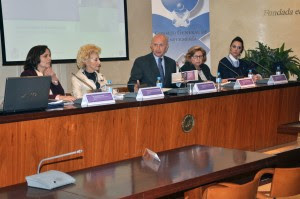 De izquierda a derecha: Gloria Boal, Pilar Fernández, Máximo González Jurado, Emilia Redondo y Rosabel Molina, durante la presentación del informe. Imagen: Ana Muñoz