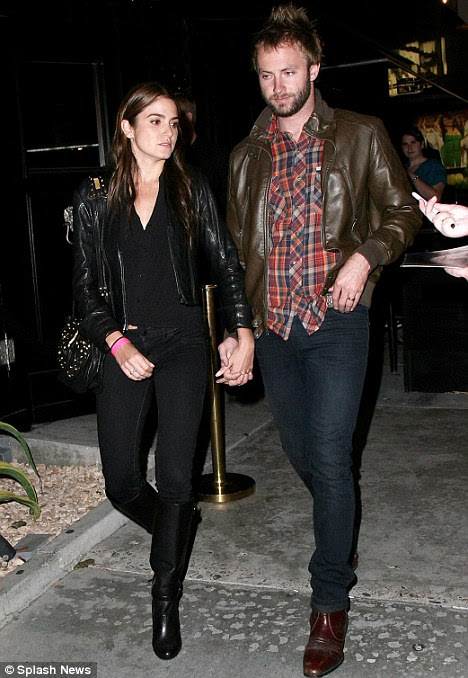 http://i.dailymail.co.uk/i/pix/2011/10/30/article-2055457-0E6FF92600000578-815_468x678.jpg