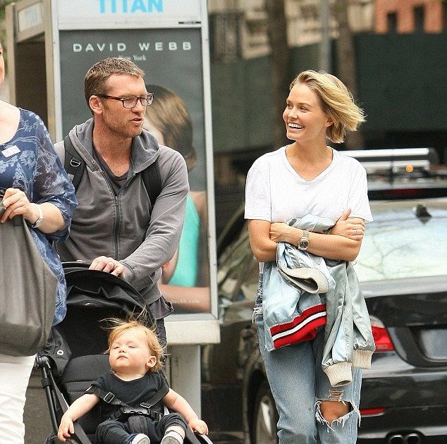 Lara Worthington Kids - Lara Worthington Looks Animated On Sydney ...