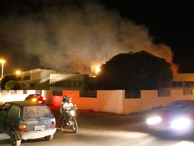 Fogo ocorreu em pátio do fórum da cidade de Sento Sé (Foto: Odair Oliveira/Sento Sé em Foco)