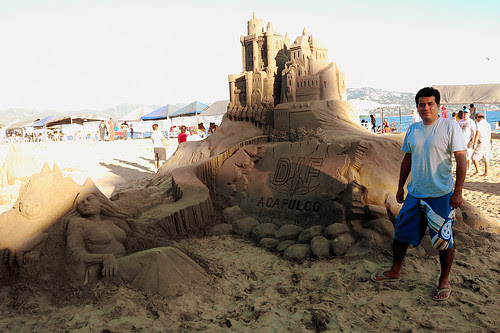Yo, en la exhibicion de castillos de arena, Acapulco