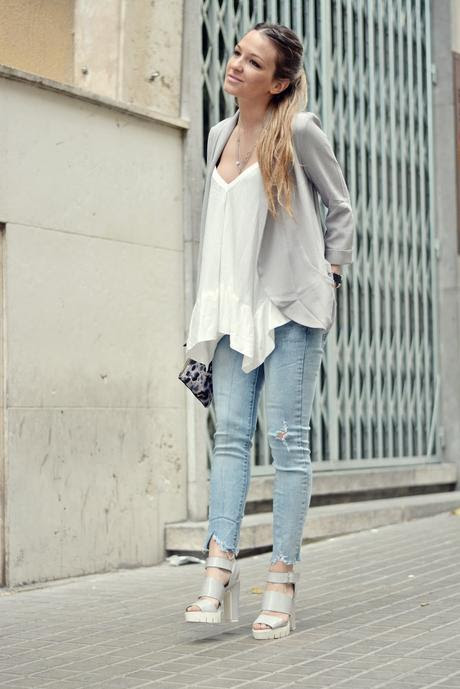 FRAYED TRIM JEANS FRAYED TRIM JEANS