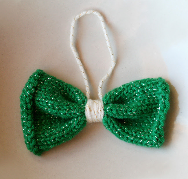 knitted bow ornament- green sparkle