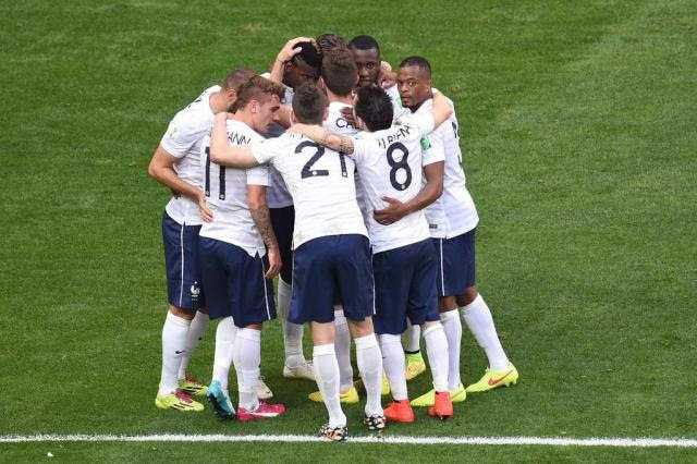 França marca dois no segundo tempo e se classifica para as quartas Evaristo Sá/AFP