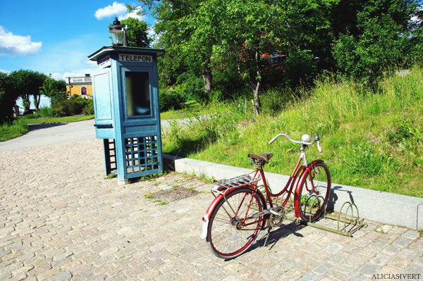 aliciasivert alicia sivertsson skansen cykel bike bicykle telefonhytt telephone booth