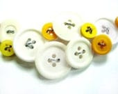 Light Yellow White Bright Yellow Button Necklace - stuckinthemudpottery