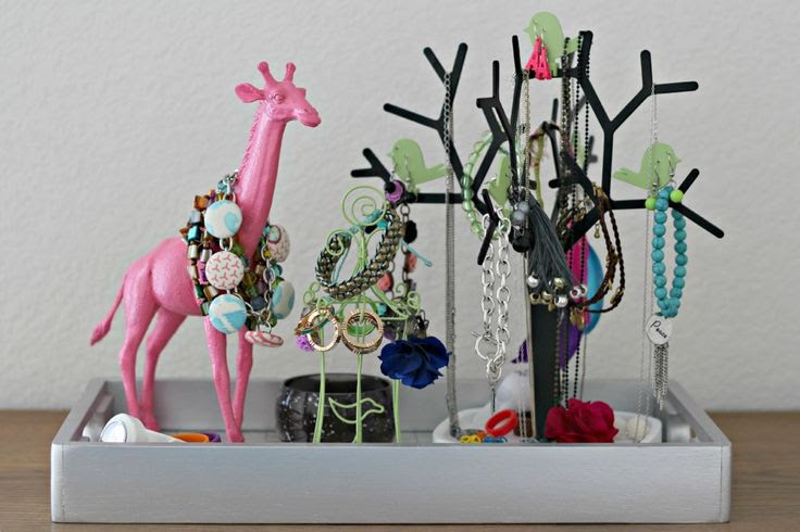 31 Days of Getting Organized (Using What You Have) - Day 29: Jewelry Organizer - Organize and Decorate Everything 31 Days of Getting Organized (Using What You Have) - Day 29: Jewelry Organizer - Organize and Decorate Everything