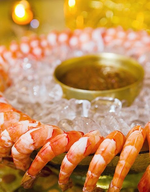 Pretty Shrimp Cocktail Platter Ideas / party trays | Carmel, IN | Catering - teubiumtouci