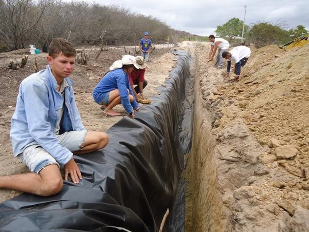 Barragens subterrâneas acumulam água e mantém o solo úmido (Foto: Emater/Divulgação)