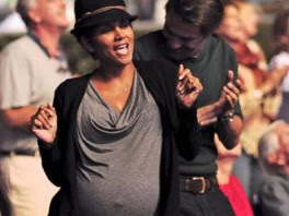 Pregnant Halle Berry Rocks Out