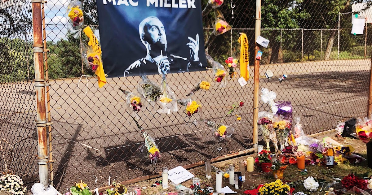 Mac Miller Grave Pittsburgh : Family and friends arrive at home of Mac