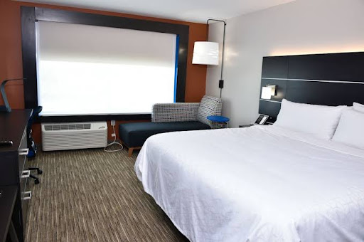 Holiday Inn Express & Suites Bensenville - OHare, an IHG Hotel image 2