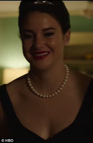 Gosto semelhante: Tanto Nicole e Shailene do personagem está vestido como Audrey em suas pérolas e pouco vestido preto do mesmo filme