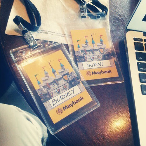 Dah register. Katanya ada suprise utk penggemar Legoland jap lagi. Tag Maybank Legolaand jg diserahkan.
