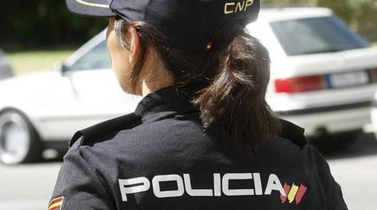 Resultado de imagen de chica policia