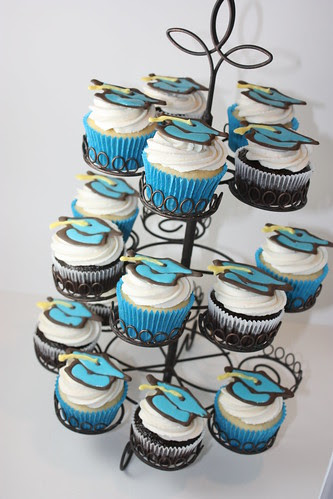 graduation cupcakes