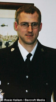 http://i.dailymail.co.uk/i/pix/2009/10/05/article-1218226-06B42889000005DC-823_233x423.jpg