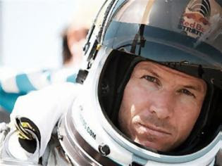 Φωτογραφία για Felix Baumgartner: Η πτώση από την κάμερα στο κράνος του (Video)