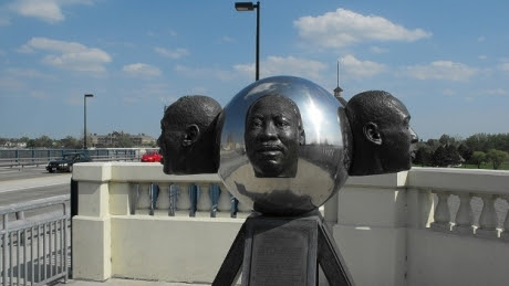 140123152635_ugly_monuments_martin_luther_king_memorial_statue_horizontal_gallery_48825300