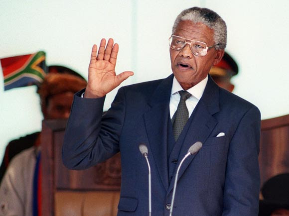 Mayo de 1994: Mandela se convierte en presidente de Sudáfrica.