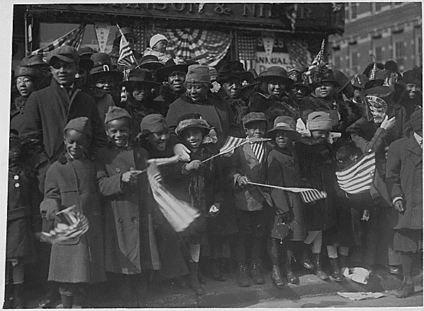 http://www.archives.gov/education/lessons/369th-infantry/images/parade-spectators.gif