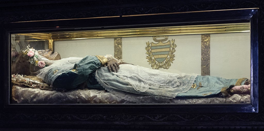 Pax on both housesThe Saintliness of Undecayed Corpses