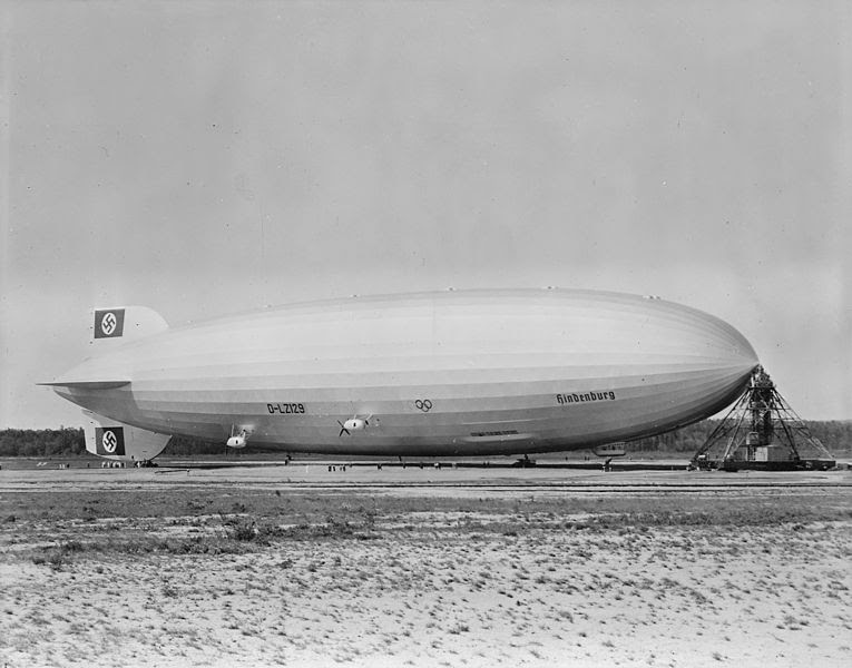 File:Hindenburg at lakehurst.jpg