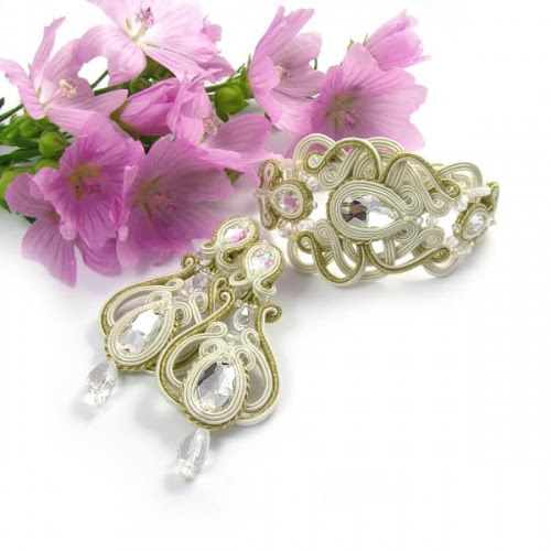 Hand embroidered bridal jewellery set Hand embroidered bridal jewellery set