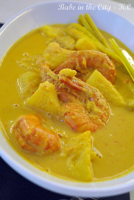 Masak Lemak Udang Dengan Nenas (prawn and pineapple curry)