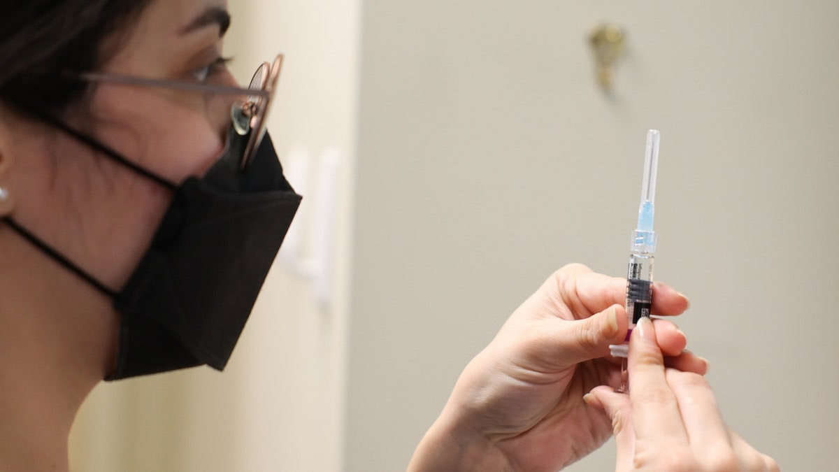 CDC panel recommends seniors get newer flu vaccines