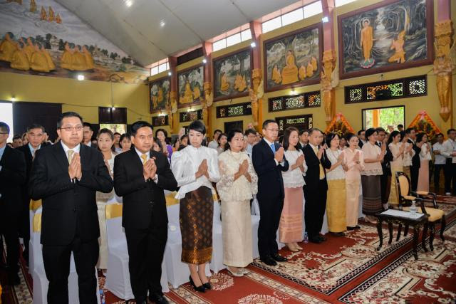 Thành viên Hoàng Gia tháp tùng Thành viên Hoàng Gia tháp tùng
