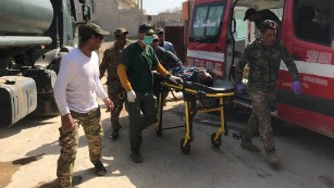 US volunteers aid Mosul's wounded in makeshift frontline clinic