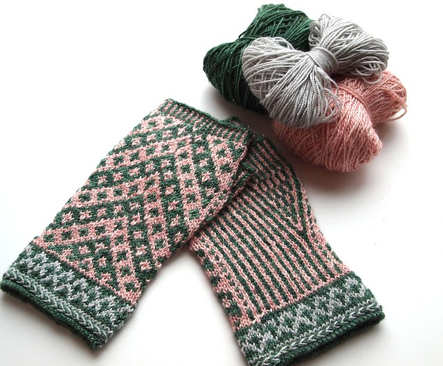 Vagabond fingerless mittens made with left over yarn
