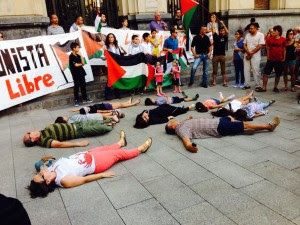 Imagen de la concentración en apoyo al Pueblo palestino de este jueves en Zaragoza. Foto: @AVVLanuzaCV