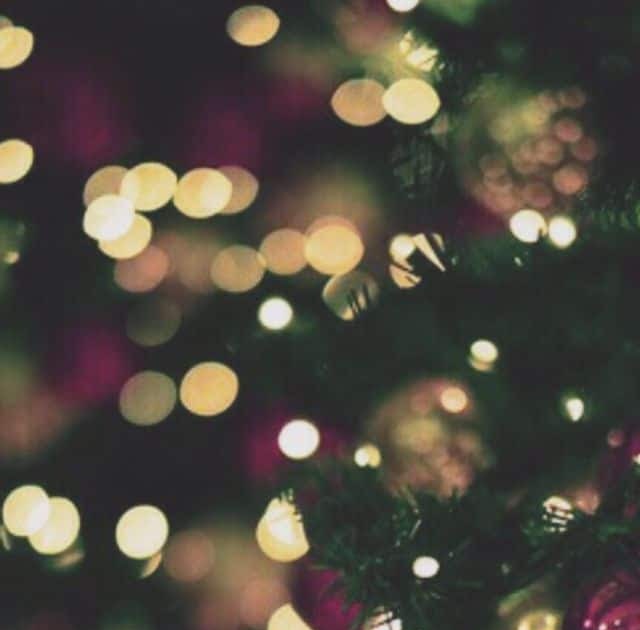 Aesthetic Christmas Phone Wallpaper / 25 Free Christmas Wallpapers for