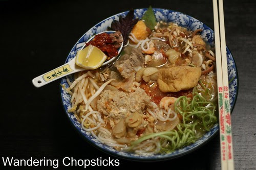 Bun Rieu Cua Tom Oc (Vietnamese Crab and Shrimp Rice Vermicelli Noodle Soup with Snails) 2