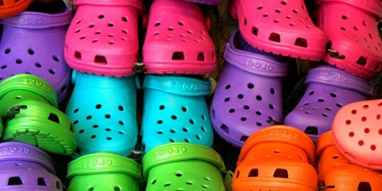 Hampir Bangkrut Produsen Sandal  Crocs  Dibeli Investor Rp 