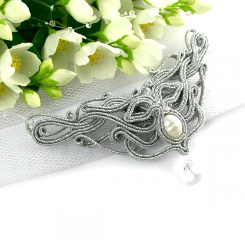 Hand embroidered bridal necklace with natural pearl Hand embroidered bridal necklace with natural pearl