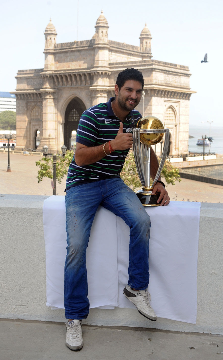 Yuvraj Singh with the World Cup trophy in front of the Gateway of India Yuvraj Singh with the World Cup trophy in front of the Gateway of India