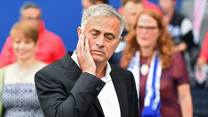 Mourinho Disgusted - Jose Mourinho takes a different touchline approach