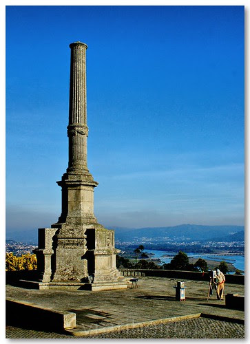Coluna em Santa Luzia by VRfoto
