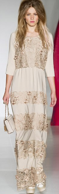 http://i.dailymail.co.uk/i/pix/2011/09/18/article-2038807-0DF68FE300000578-315_196x642.jpg