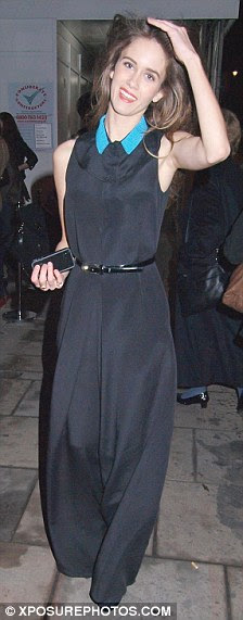 http://i.dailymail.co.uk/i/pix/2011/11/30/article-2067974-0EFE5C3800000578-46_224x571.jpg