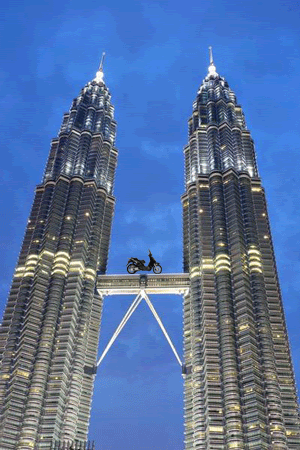 http://members.modernvespa.net/bklwashere/uploads/444097_petronas_towers_0_168.gif
