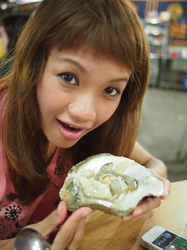 check out the size of fresh oyster there check out the size of fresh oyster there