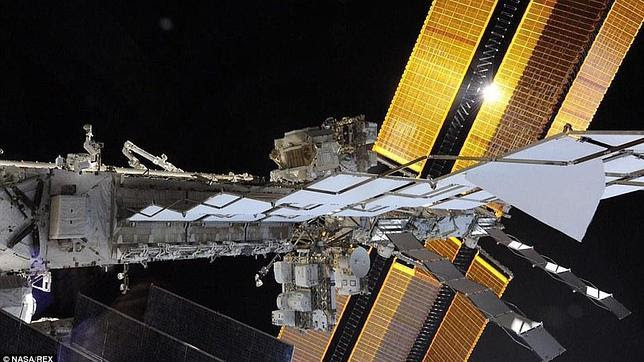 ¿Puedes encontrar al astronauta en esta fotografía de la Estación Espacial Internacional? ¿Puedes encontrar al astronauta en esta fotografía de la Estación Espacial Internacional?